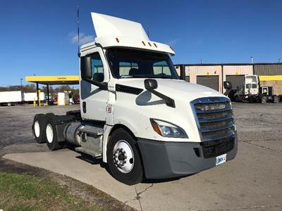 Freightliner Cascadia 126 Day Cab Truck - 435HP, 12 Speed Automatic