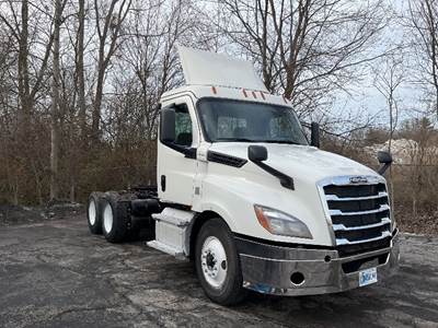 Freightliner Cascadia 126 Day Cab Truck - 435HP, 12 Speed Automatic