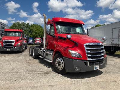 Freightliner Cascadia 126 Day Cab Truck - 455HP, 12 Speed Automatic