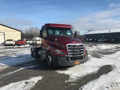 Freightliner Cascadia 126 Day Cab Truck - 435HP, 12 Speed Automatic