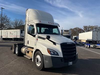 Freightliner Cascadia 126 Day Cab Truck - 455HP, 12 Speed Automatic
