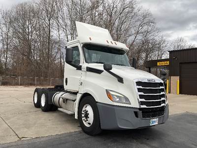 Freightliner Cascadia 126 Day Cab Truck - 435HP, 12 Speed Automatic