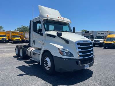 Freightliner Cascadia 126 Day Cab Truck - 435HP, 12 Speed Automatic