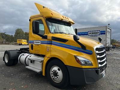 Freightliner T12642ST Single Axle Day Cab Truck - 410HP, 12 Speed Automatic