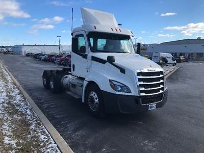Freightliner Cascadia 126 Day Cab Truck - 435HP, 12 Speed Automatic