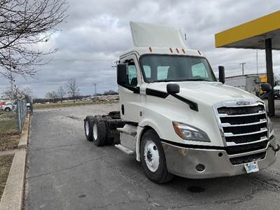 Freightliner Cascadia 126 Day Cab Truck - 435HP, 12 Speed Automatic