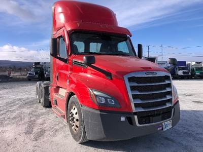 Freightliner Cascadia 126 Day Cab Truck - 435HP, 12 Speed Automatic