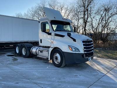 Freightliner Cascadia 126 Day Cab Truck - 435HP, 12 Speed Automatic