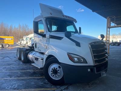 Freightliner Cascadia 126 Day Cab Truck - 435HP, 12 Speed Automatic