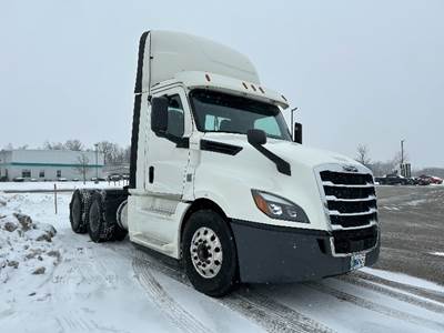 Freightliner Cascadia 126 Day Cab Truck - 410HP, 10 Speed Manual