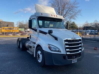Freightliner Cascadia 126 Day Cab Truck - 435HP, 12 Speed Automatic