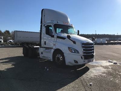 Freightliner Cascadia 126 Day Cab Truck - 455HP, 12 Speed Automatic