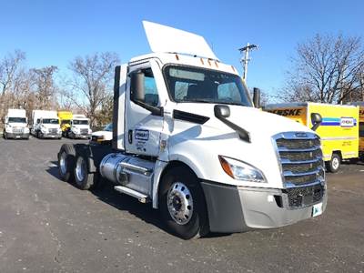 Freightliner Cascadia 126 Day Cab Truck - 435HP, 12 Speed Automatic