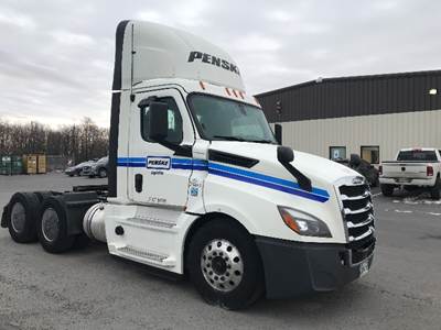 Freightliner Cascadia 126 Day Cab Truck - 455HP, 12 Speed Automatic