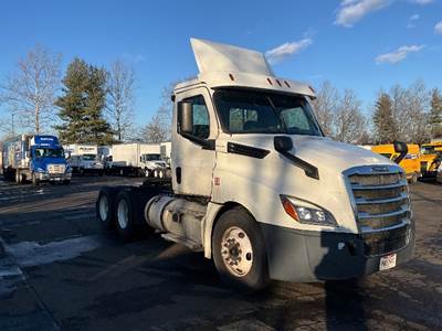 Freightliner Cascadia 126 Day Cab Truck - 435HP, 12 Speed Automatic