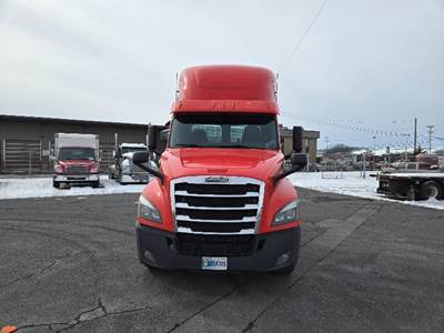 Freightliner Cascadia 126 Day Cab Truck - 455HP, 12 Speed Automatic