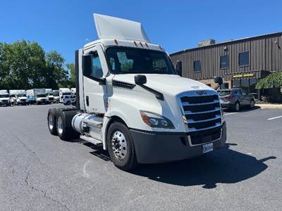 Freightliner Cascadia 126 Day Cab Truck - 435HP, 12 Speed Automatic