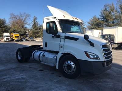 Freightliner Cascadia 126 Single Axle Day Cab Truck - 410HP, 12 Speed Automatic