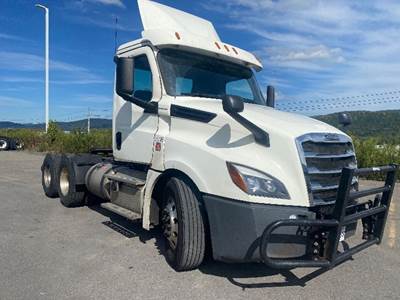Freightliner Cascadia 126 Day Cab Truck - 435HP, 12 Speed Automatic