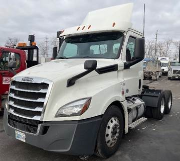 Freightliner Cascadia 126 Day Cab Truck - 435HP, 12 Speed Automatic