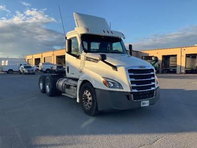 Freightliner Cascadia 126 Day Cab Truck - 435HP, 12 Speed Automatic