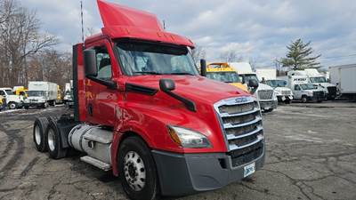 Freightliner Cascadia 126 Day Cab Truck - 450HP, 12 Speed Automatic