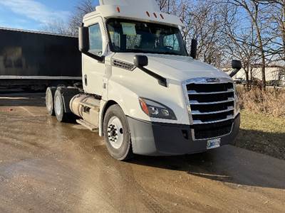 Freightliner Cascadia 126 Day Cab Truck - 435HP, 12 Speed Automatic