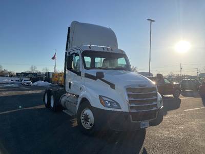Freightliner Cascadia 126 Day Cab Truck - 435HP, 12 Speed Automatic