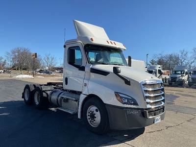 Freightliner Cascadia 126 Day Cab Truck - 435HP, 12 Speed Automatic