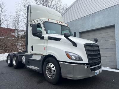 Freightliner Cascadia 126 Day Cab Truck - 455HP, 12 Speed Automatic