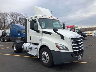 Freightliner Cascadia 126 Single Axle Day Cab Truck - 410HP, 12 Speed Automatic