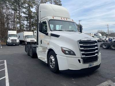 Freightliner Cascadia 126 Day Cab Truck - 455HP, 12 Speed Automatic