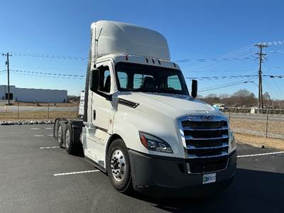 Freightliner Cascadia 126 Day Cab Truck - 455HP, 12 Speed Automatic