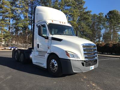 Freightliner Cascadia 126 Day Cab Truck - 455HP, 12 Speed Automatic
