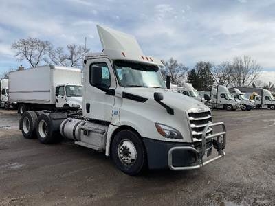 Freightliner Cascadia 126 Day Cab Truck - 435HP, 12 Speed Automatic