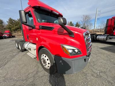 Freightliner Cascadia 126 Day Cab Truck - 450HP, 12 Speed Automatic