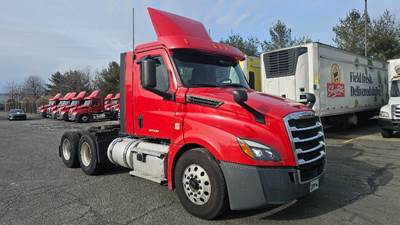 Freightliner Cascadia 126 Day Cab Truck - 450HP, 12 Speed Automatic