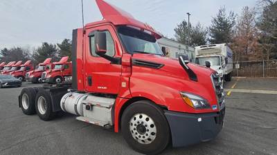 Freightliner Cascadia 126 Day Cab Truck - 450HP, 12 Speed Automatic