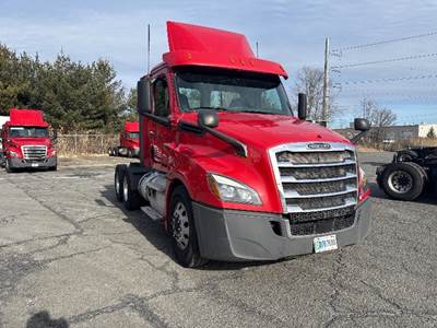 Freightliner Cascadia 126 Day Cab Truck - 450HP, 12 Speed Automatic