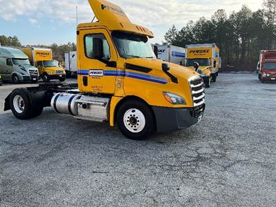 Freightliner Cascadia 126 Single Axle Day Cab Truck - 410HP, 12 Speed Automatic