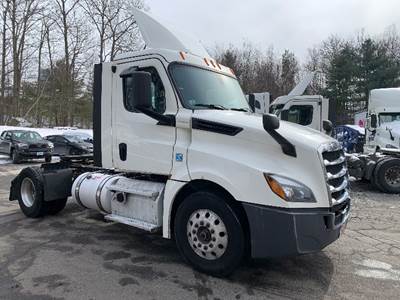 Freightliner Cascadia 126 Single Axle Day Cab Truck - 410HP, 12 Speed Automatic