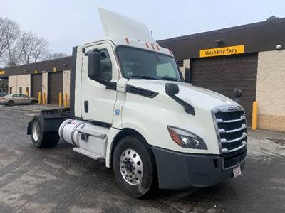 Freightliner Cascadia 126 Single Axle Day Cab Truck - 410HP, 12 Speed Automatic