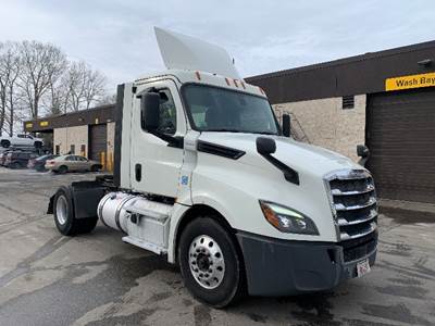 Freightliner Cascadia 126 Single Axle Day Cab Truck - 410HP, 12 Speed Automatic