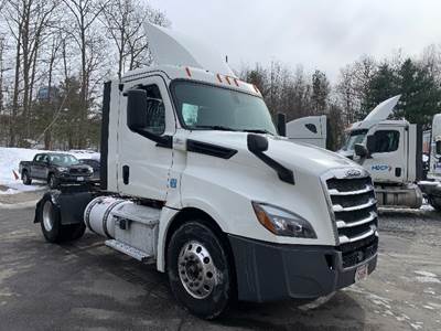 Freightliner Cascadia 126 Single Axle Day Cab Truck - 410HP, 12 Speed Automatic