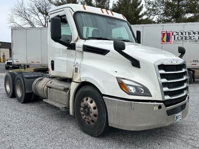 Freightliner Cascadia 126 Day Cab Truck - 455HP, 12 Speed Automatic