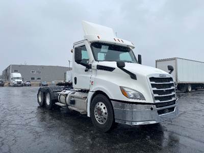 Freightliner Cascadia 126 Day Cab Truck - 475HP, 12 Speed Automatic