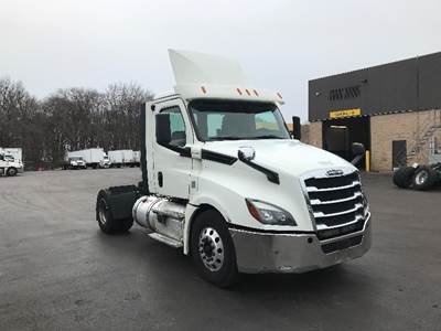 Freightliner Cascadia 126 Single Axle Day Cab Truck - 410HP, 12 Speed Automatic