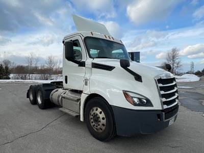 Freightliner Cascadia 126 Day Cab Truck - 435HP, 10 Speed Manual