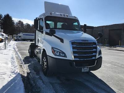 Freightliner Cascadia 126 Single Axle Day Cab Truck - 410HP, 12 Speed Automatic