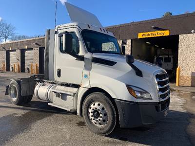 Freightliner Cascadia 126 Single Axle Day Cab Truck - 410HP, 12 Speed Automatic